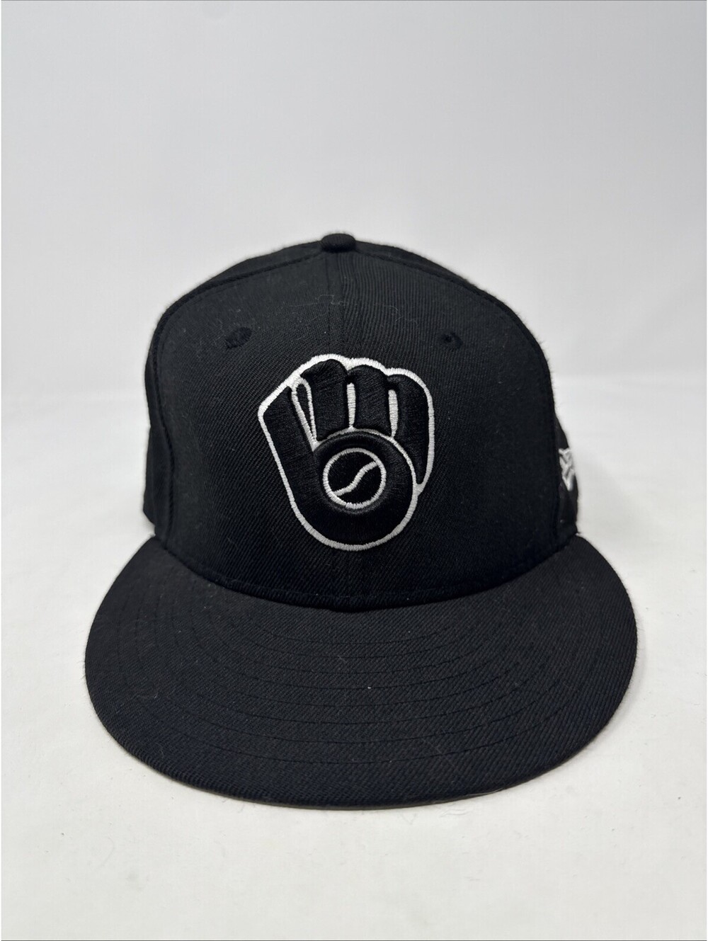 Milwaukee Brewers New Era 59Fifty Size 7 Fitted Hat Black & White Color